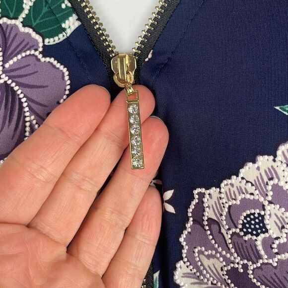 Lavish Floral Print Zip Neck Top 1X - Picture 6 of 8